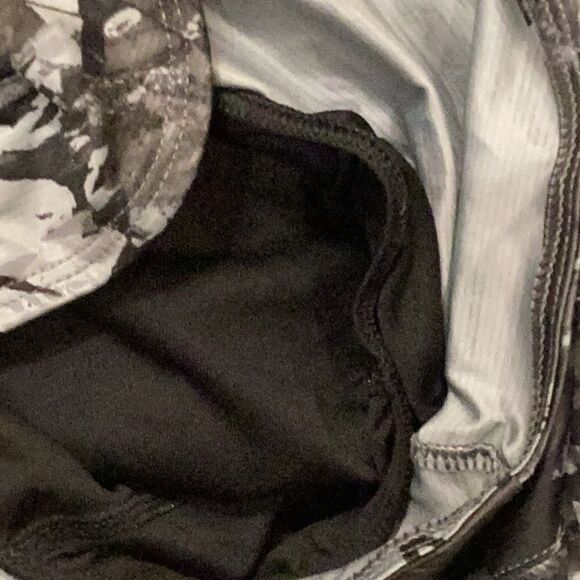 The North Face Runagade FlashDry Romper Reflective Print Zip Pocket small - Picture 9 of 13